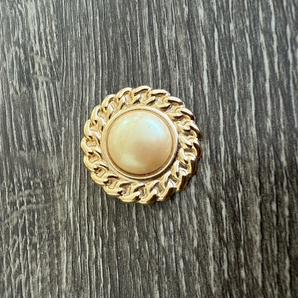 Elegant Vintage Gold-Tone Chain Link Brooch
